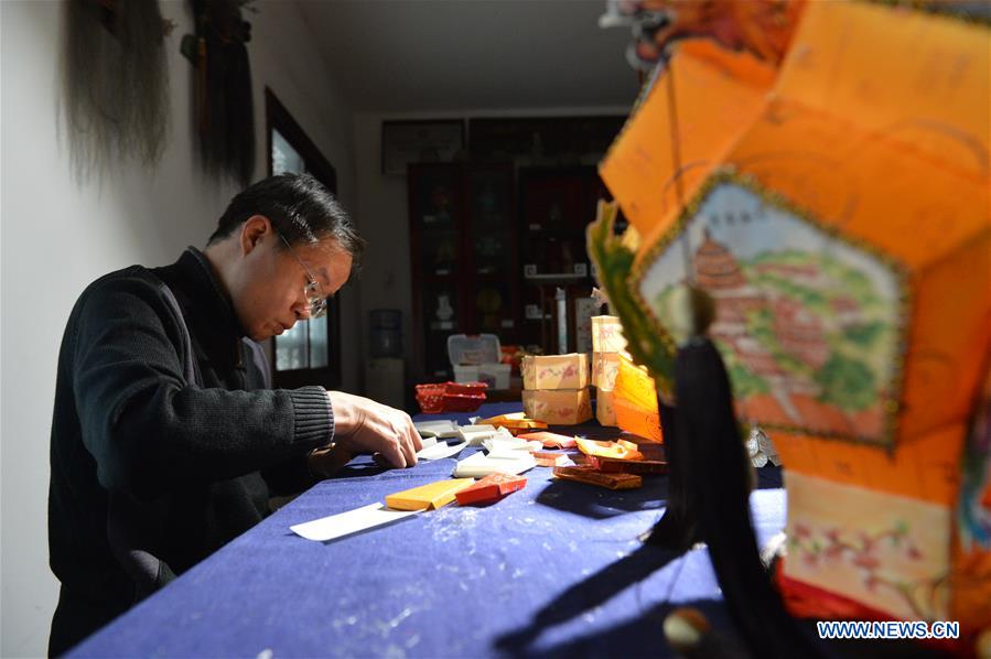 CHINA-HENAN-KAIFENG-TRADITIONAL LANTERNS (CN)
