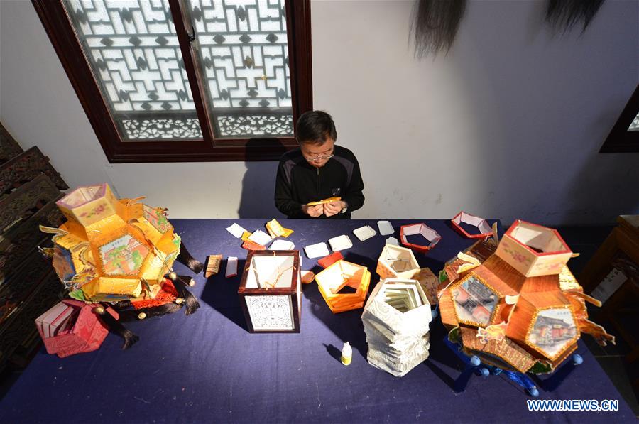 CHINA-HENAN-KAIFENG-TRADITIONAL LANTERNS (CN)