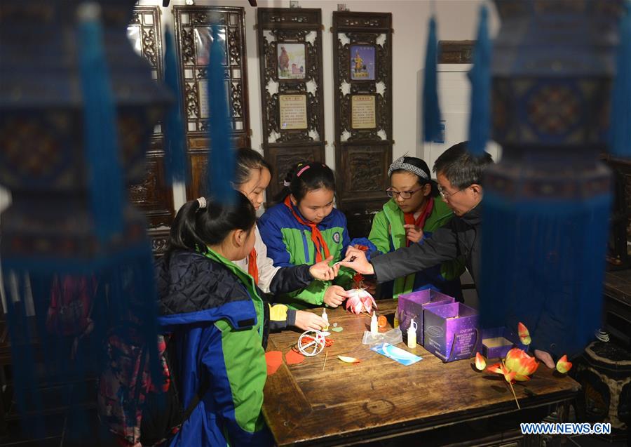 CHINA-HENAN-KAIFENG-TRADITIONAL LANTERNS (CN)