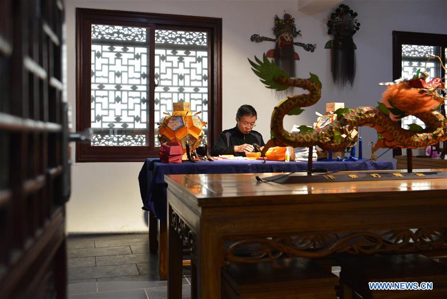 CHINA-HENAN-KAIFENG-TRADITIONAL LANTERNS (CN)