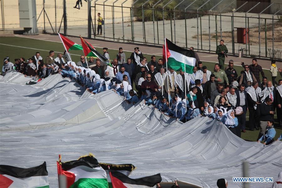 MIDEAST-HEBRON-KEFFIYEH