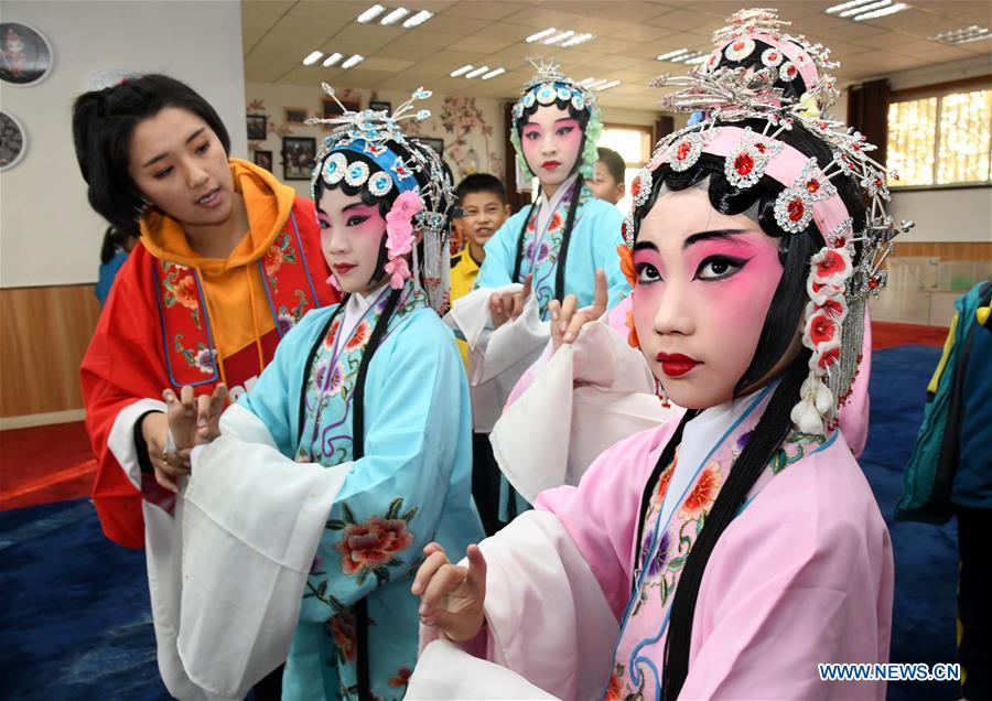 CHINA-SHANDONG-QINGDAO-PEKING OPERA-STUDENTS-INHERITING (CN)