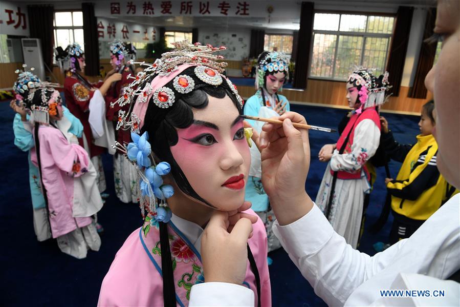 CHINA-SHANDONG-QINGDAO-PEKING OPERA-STUDENTS-INHERITING (CN)