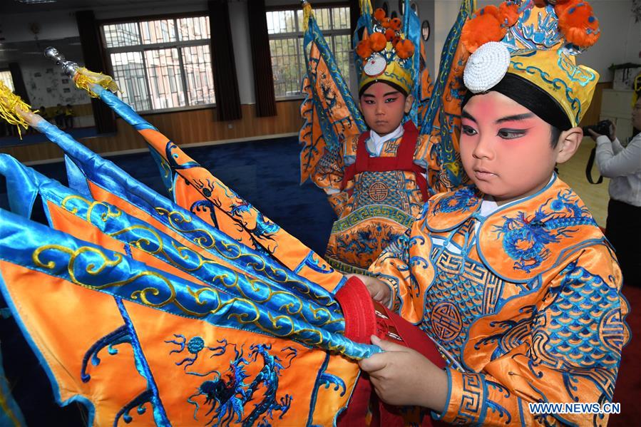 CHINA-SHANDONG-QINGDAO-PEKING OPERA-STUDENTS-INHERITING (CN)