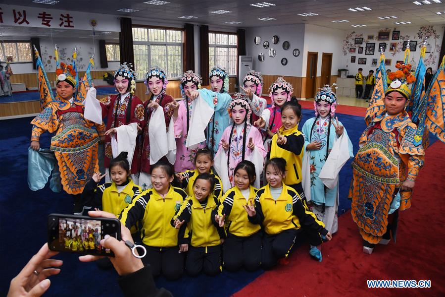 CHINA-SHANDONG-QINGDAO-PEKING OPERA-STUDENTS-INHERITING (CN)