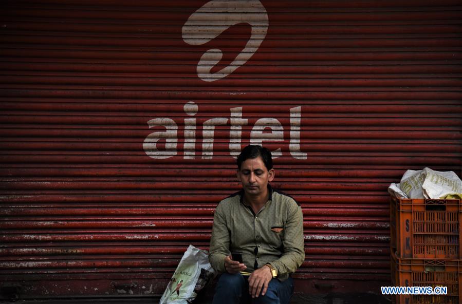 INDIA-MUMBAI-TELECOM-TARIFF-RISE