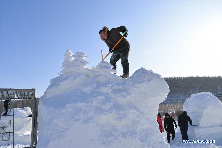 CHINA-INNER MONGOLIA-HULUN BUIR-SNOW SCULPTURE (CN)