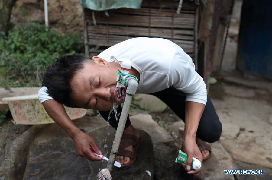 CHINA-SICHUAN-CLIFFSIDE VILLAGE-PEOPLE'S LIFE (CN)