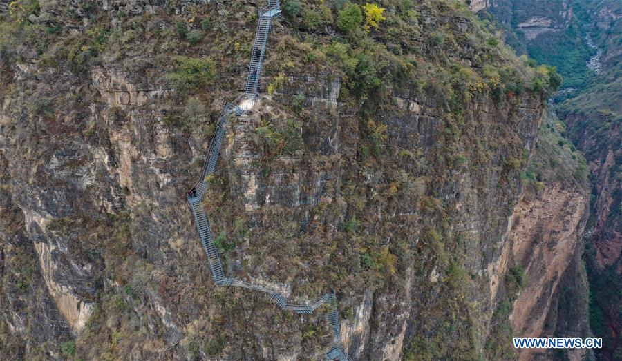 CHINA-SICHUAN-CLIFFSIDE VILLAGE-PEOPLE'S LIFE (CN)