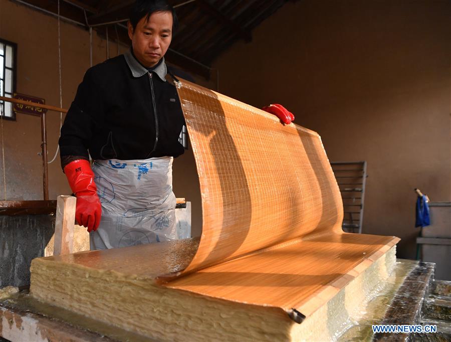 Local keep tradition of papermaking in China's Shaanxi