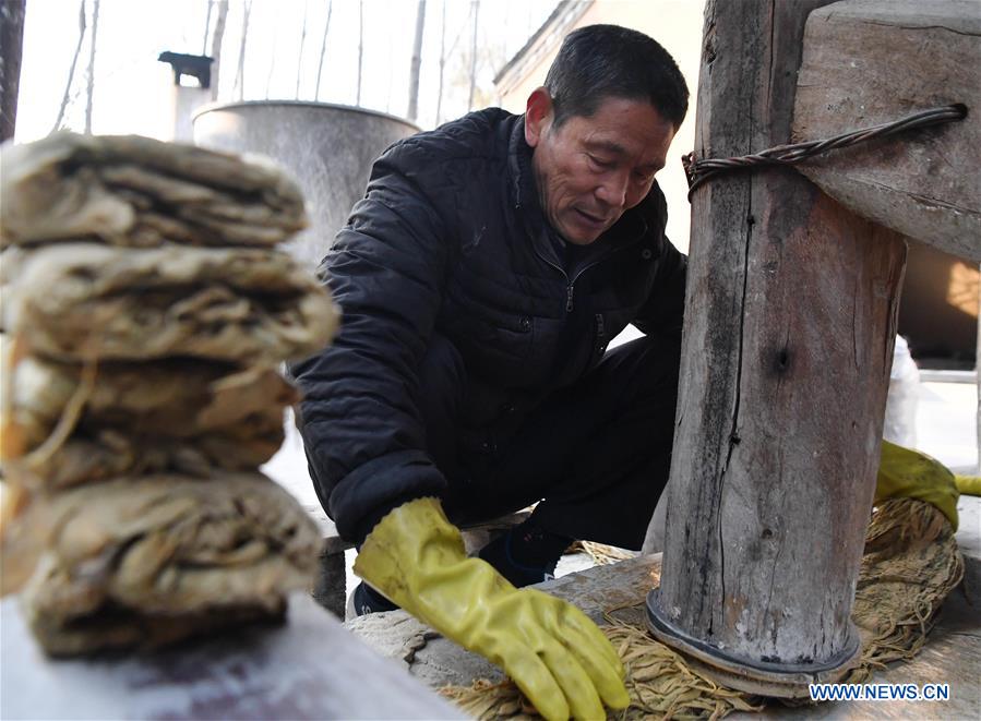 CHINA-SHAANXI-XI'AN-TRADITIONAL PAPERMAKING (CN)