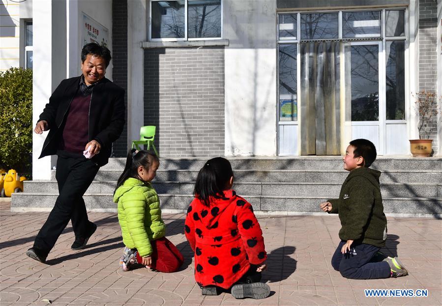 CHINA-SHANDONG-TAI'AN-EDUCATION-ONE TEACHER AND THREE STUDENTS (CN)