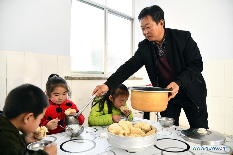 CHINA-SHANDONG-TAI'AN-EDUCATION-ONE TEACHER AND THREE STUDENTS (CN)