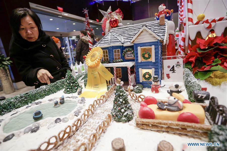 CANADA-VANCOUVER-GINGERBREAD HOUSE DISPLAY