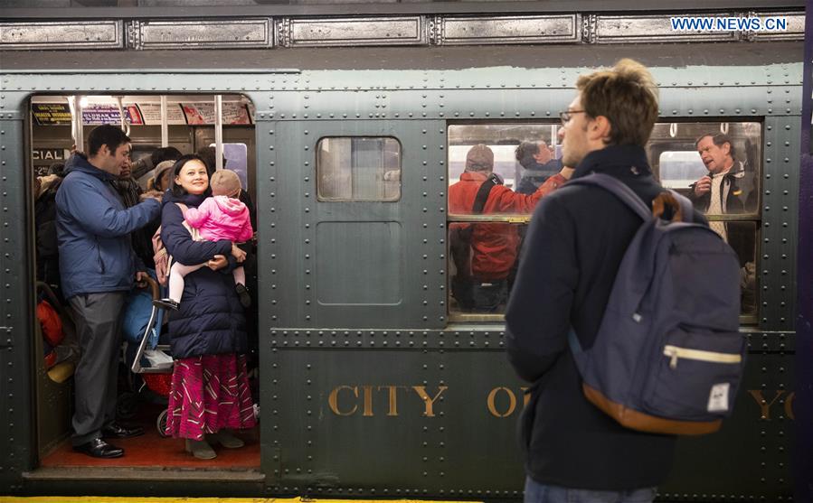 U.S.-NEW YORK-SUBWAY-HOLIDAY NOSTALGIA RIDE