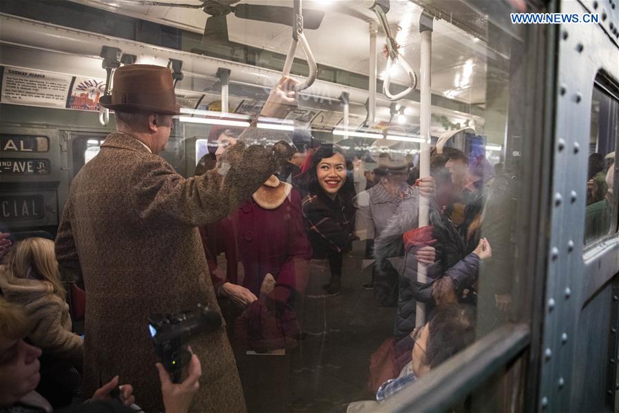 U.S.-NEW YORK-SUBWAY-HOLIDAY NOSTALGIA RIDE