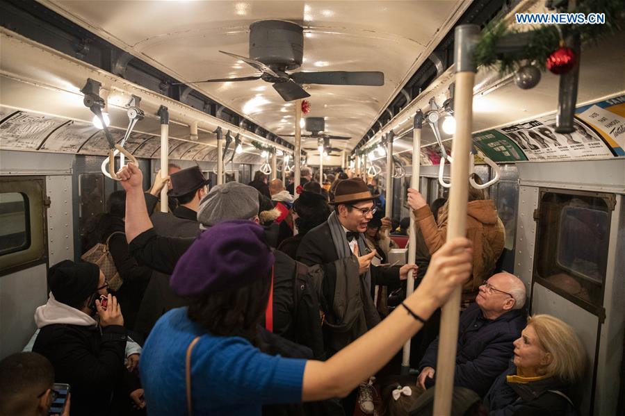 U.S.-NEW YORK-SUBWAY-HOLIDAY NOSTALGIA RIDE