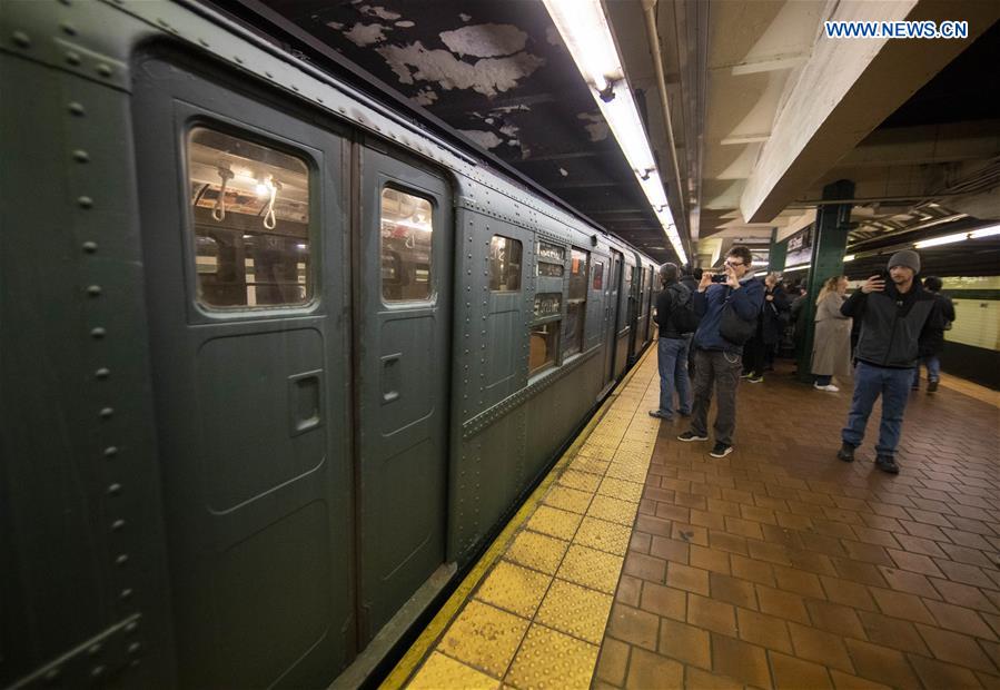 U.S.-NEW YORK-SUBWAY-HOLIDAY NOSTALGIA RIDE