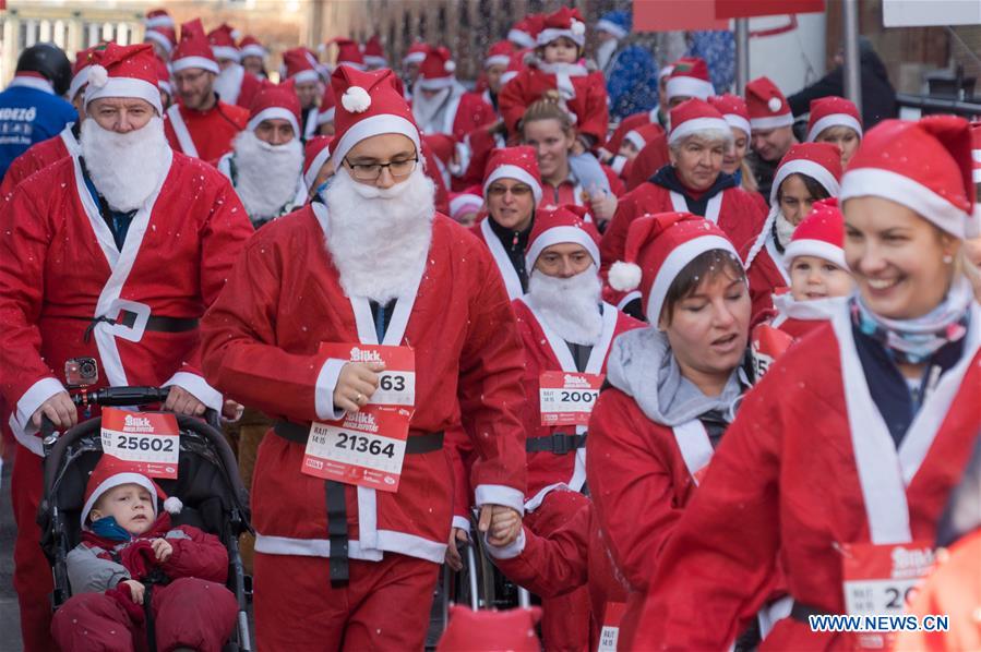 HUNGARY-BUDAPEST-SANTA RUN 