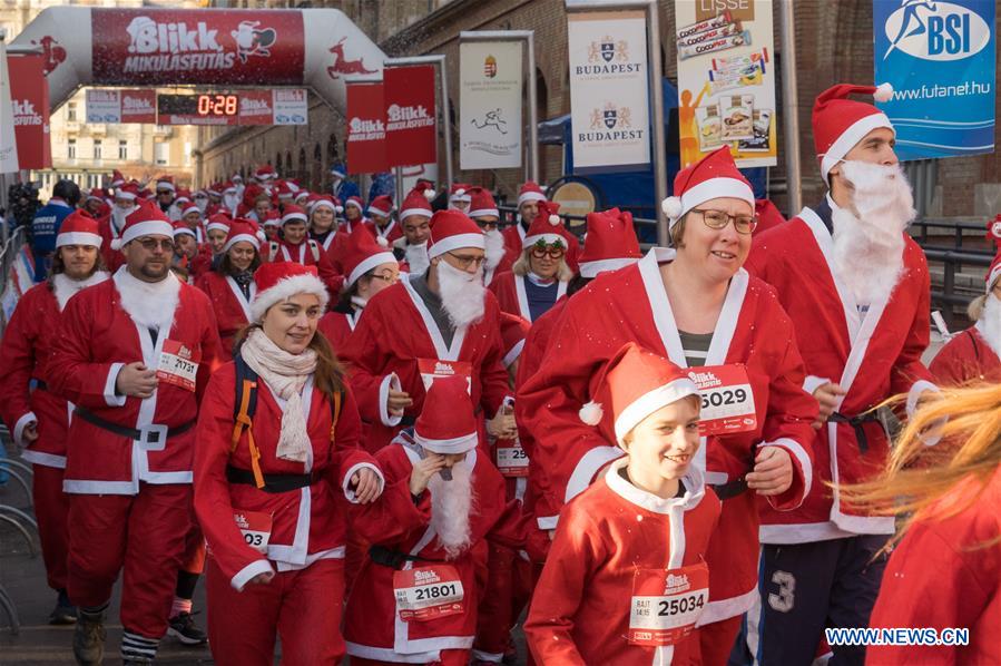 HUNGARY-BUDAPEST-SANTA RUN