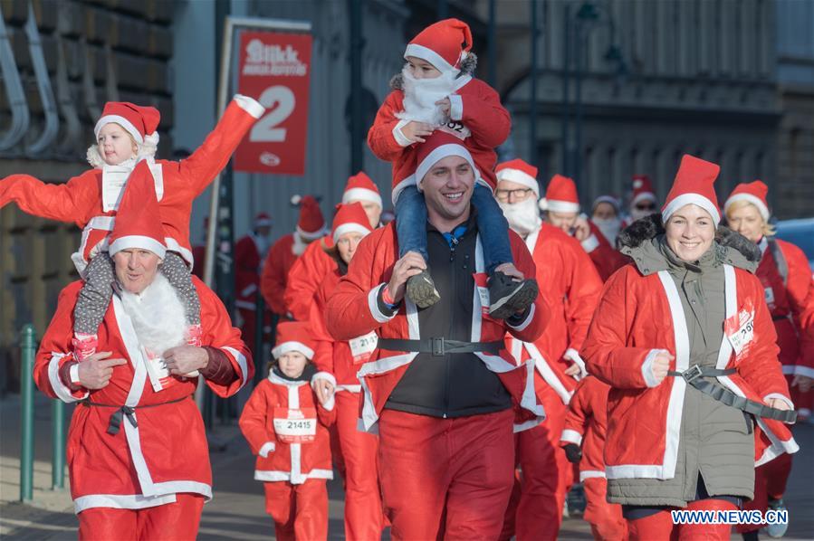 HUNGARY-BUDAPEST-SANTA RUN