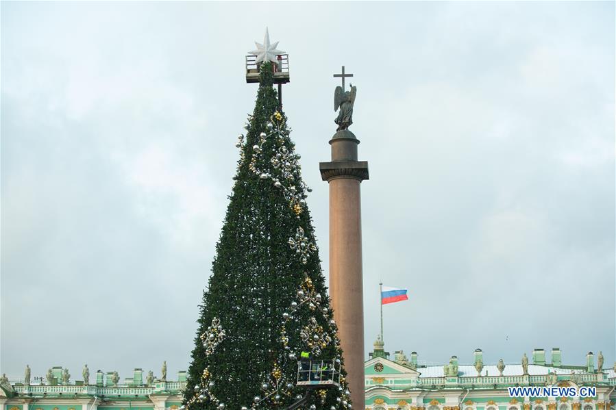 RUSSIA-ST. PETERSBURG-NEW YEAR-DECORATIONS