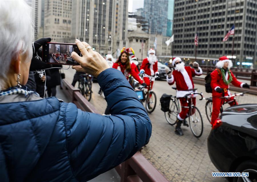 U.S.-CHICAGO-SANTA CYCLE RAMPAGE
