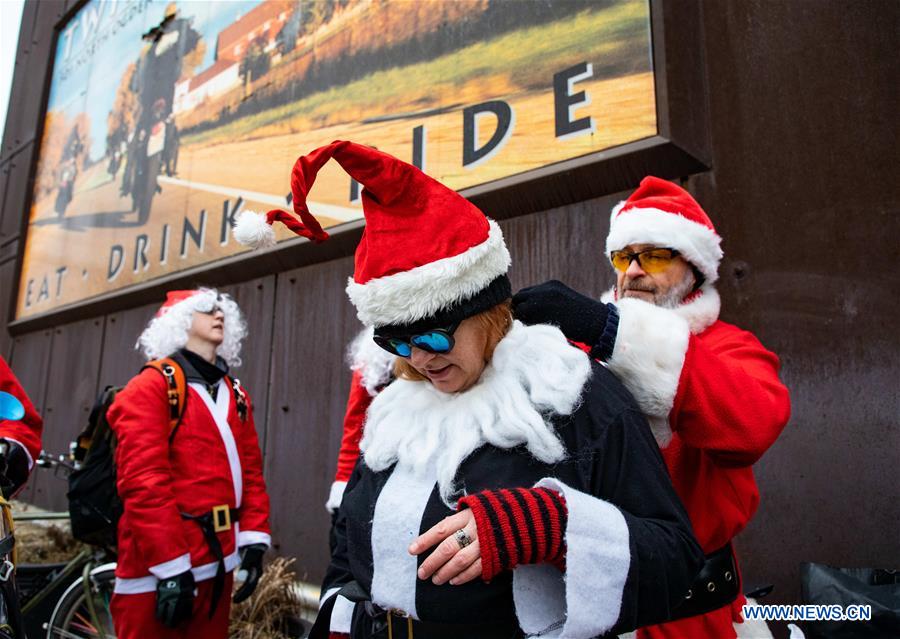 U.S.-CHICAGO-SANTA CYCLE RAMPAGE