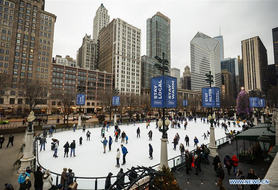 U.S.-CHICAGO-MILLENNIUM PARK-ICE RINK-SKATING