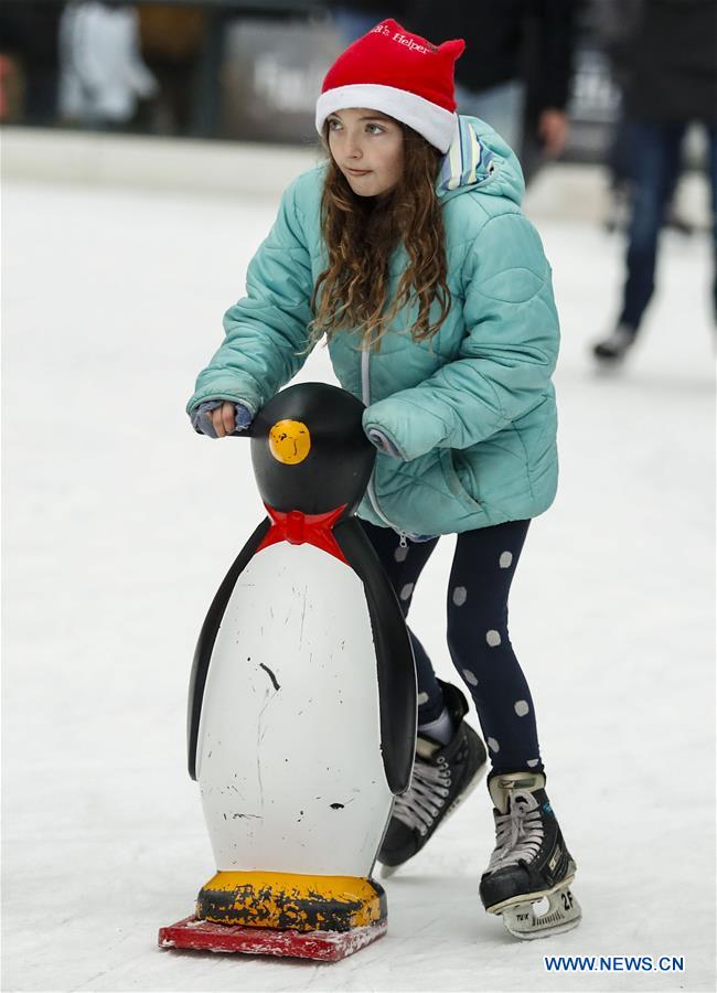 U.S.-CHICAGO-MILLENNIUM PARK-ICE RINK-SKATING