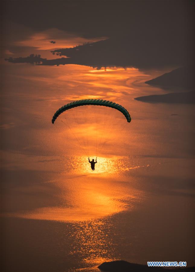 XINHUA PHOTOS OF THE DAY