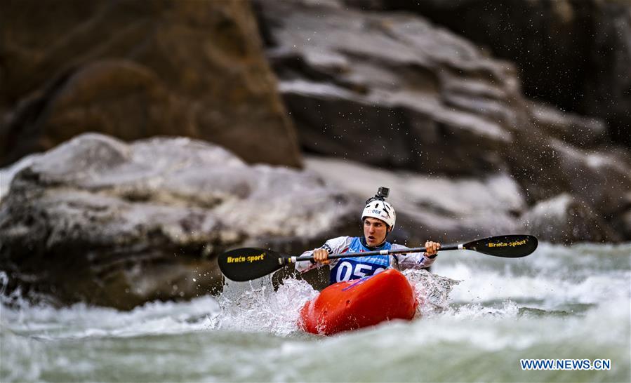 XINHUA PHOTOS OF THE DAY