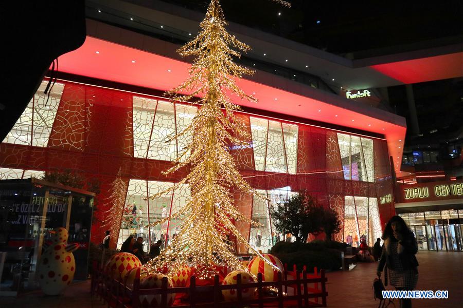 TURKEY-ISTANBUL-SHOPPING MALL-CHRISTMAS TREE