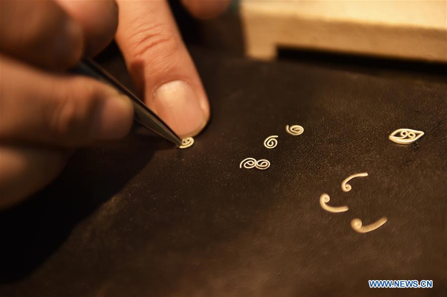 (MASTEROFCRAFTS)CHINA-BEIJING-FILIGREE INLAY-METAL ART (CN)