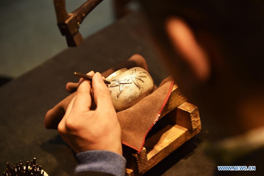 (MASTEROFCRAFTS)CHINA-BEIJING-FILIGREE INLAY-METAL ART (CN)