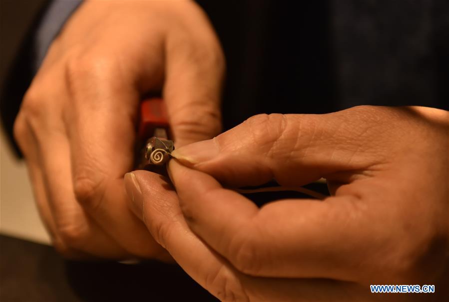 (MASTEROFCRAFTS)CHINA-BEIJING-FILIGREE INLAY-METAL ART (CN)