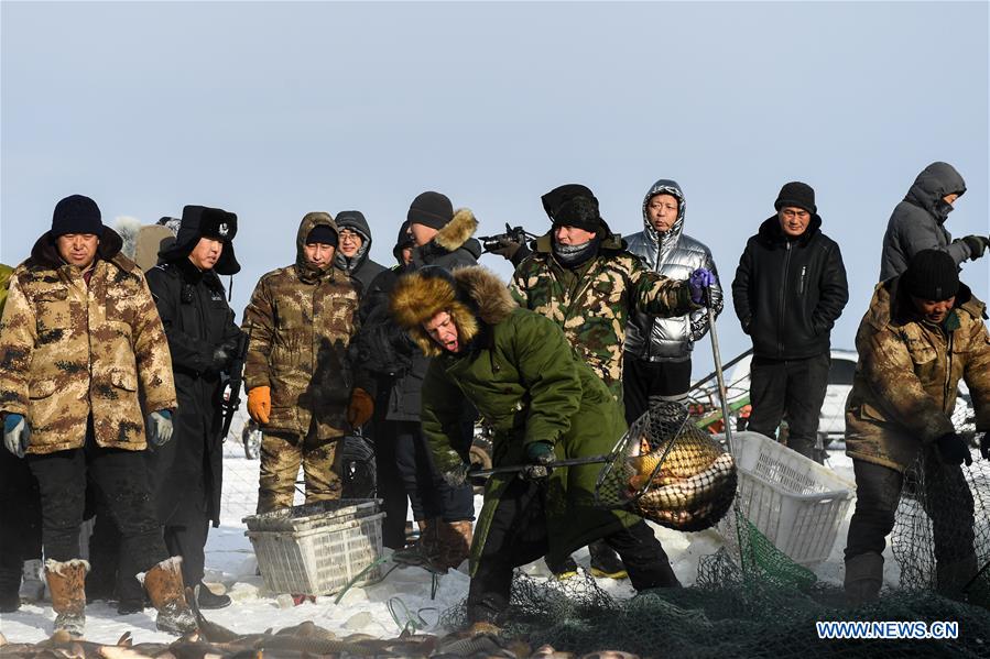CHINA-INNER MONGOLIA-HULUN BUIR-NUOGAN LAKE-ICE FISHING (CN)