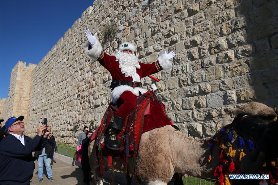 MIDEAST-JERUSALEM-SANTA CLAUS ON CAMEL