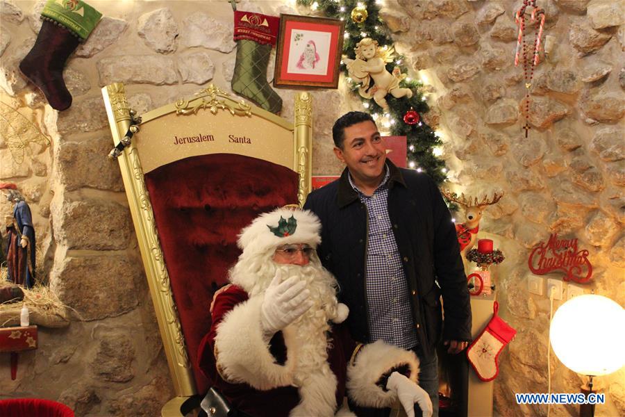 MIDEAST-JERUSALEM-SANTA CLAUS ON CAMEL