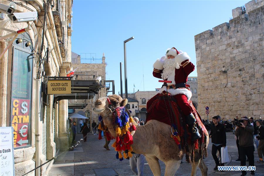 MIDEAST-JERUSALEM-SANTA CLAUS ON CAMEL