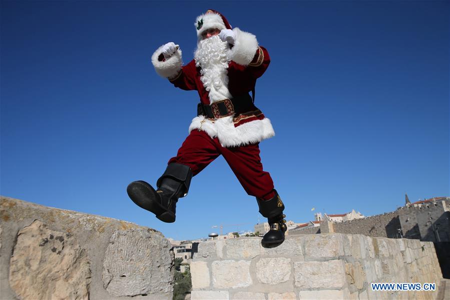 MIDEAST-JERUSALEM-SANTA CLAUS ON CAMEL