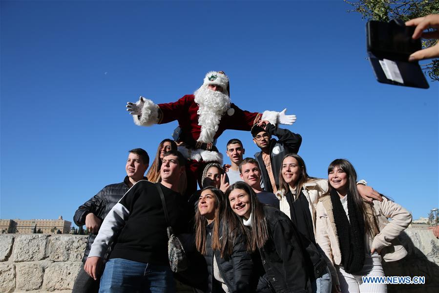 MIDEAST-JERUSALEM-SANTA CLAUS ON CAMEL