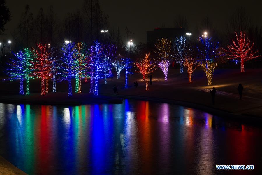 U.S.-TEXAS-DALLAS-CHRISTMAS-LIGHT DECORATIONS 
