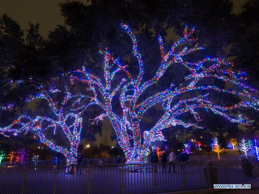 U.S.-TEXAS-DALLAS-CHRISTMAS-LIGHT DECORATIONS 