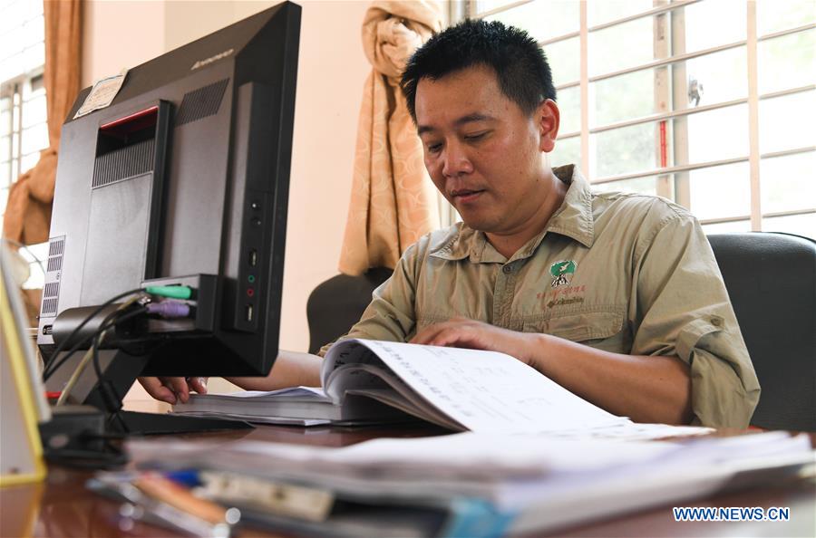 CHINA-HAINAN-MANGROVE RESERVE-GRASSROOT PERSONNEL(CN)