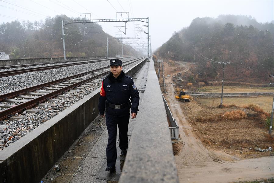 CHINA-ANHUI-JINZHAI-RAILWAY POLICEMAN (CN)