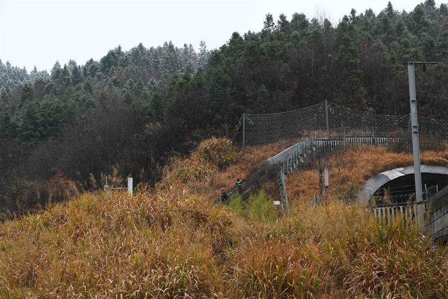 CHINA-ANHUI-JINZHAI-RAILWAY POLICEMAN (CN)