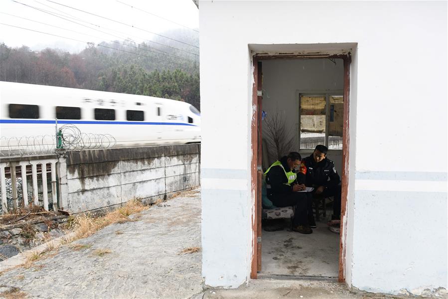 CHINA-ANHUI-JINZHAI-RAILWAY POLICEMAN (CN)