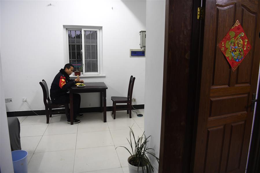 CHINA-ANHUI-JINZHAI-RAILWAY POLICEMAN (CN)