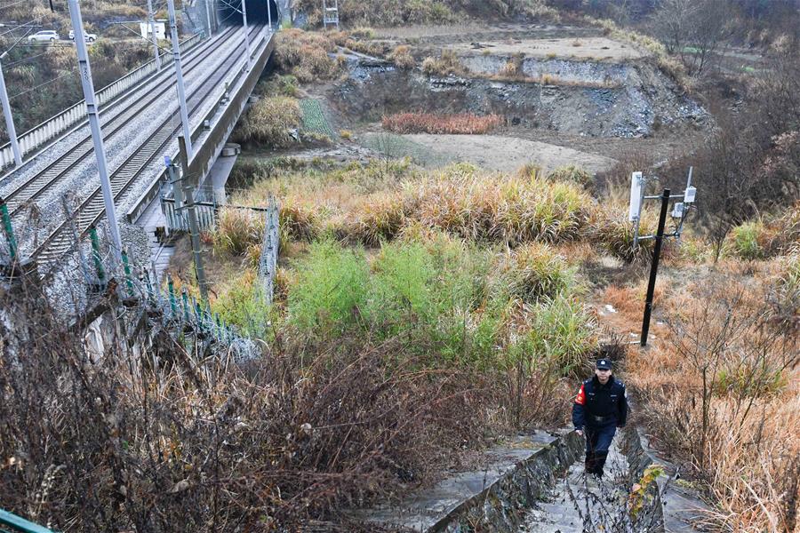 CHINA-ANHUI-JINZHAI-RAILWAY POLICEMAN (CN)